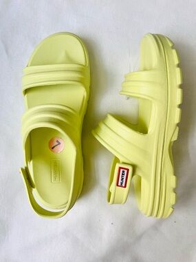 Hunter women’s Bloom algae foam zesty yellow/lime sandals 7